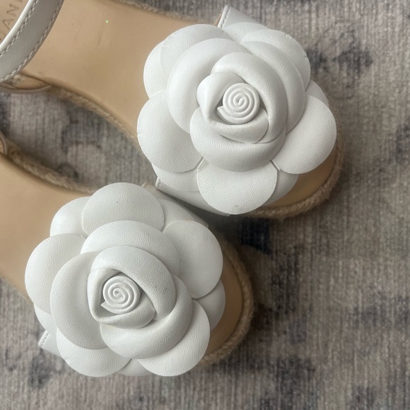 Janie and Jack Flower Sandal White size 8 - Picture 3 of 6